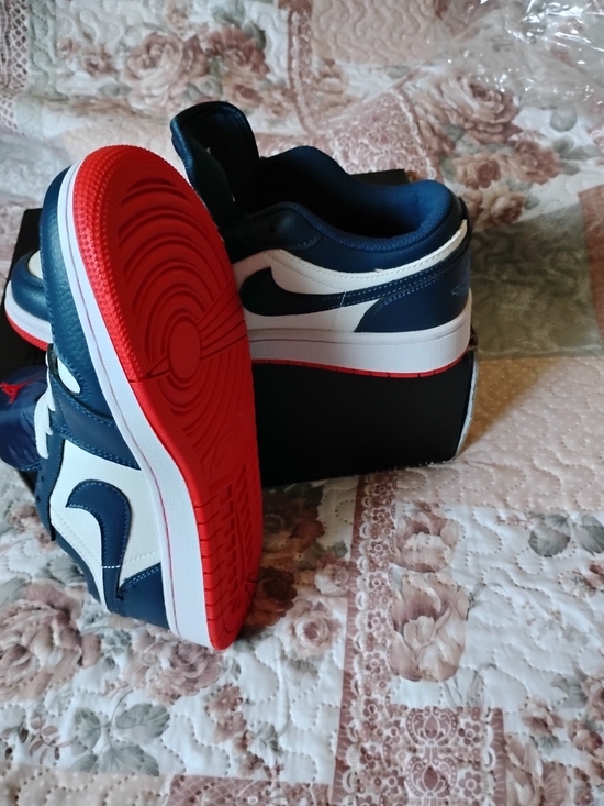 Nike Other - Nike Men’s Low Top Sneakers Navy White Red Sole